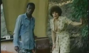 短裙使我的阴道湿有女孩视频剪辑